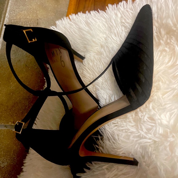 Heel’s shoes women I wore it once time with box size 8 m - Picture 1 of 11